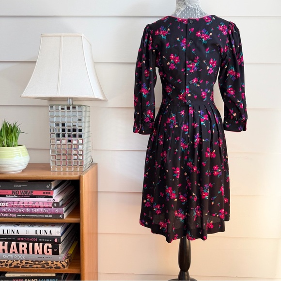 Vintage 80s Floral Print Dress by Lanz - Picture 5 of 7